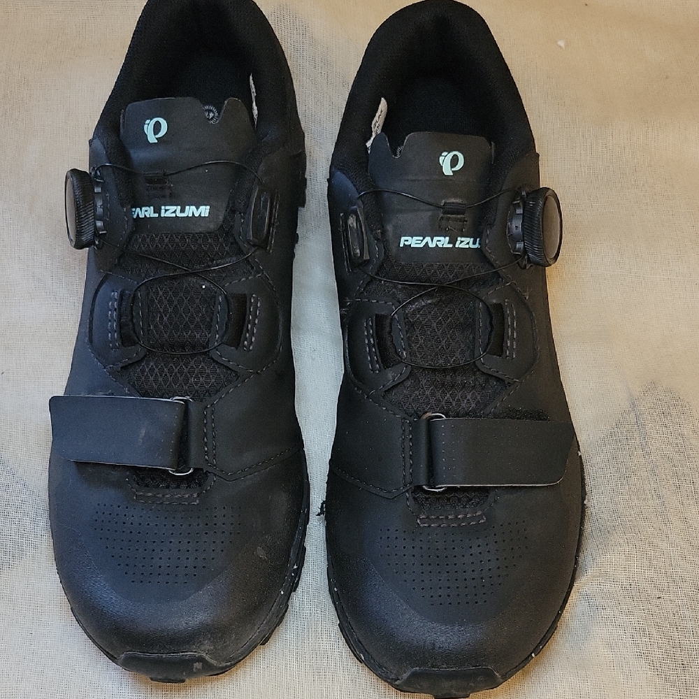Pearl Izumi Black Athletic Shoes